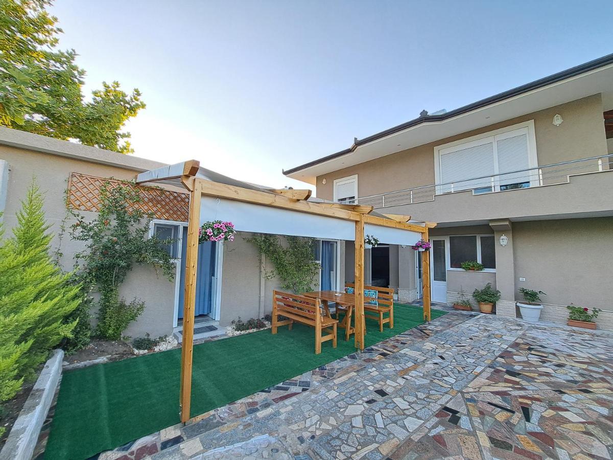Appartments Kristi&Iris Vlorë Екстериор снимка